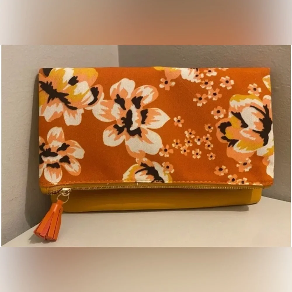 RACHEL PALLY ZAHARA FAUX LEATHER REVERSIBLE
FOLDOVER CLUTCH
ORANGE FLORAL